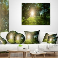 Designart zi însorită în pajiște pădure verde-peisaj imprimat arunca perna-18x18